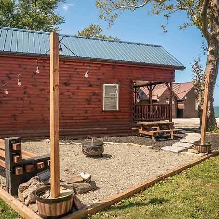 Charming Lakeview Cabin Near Geneva-On-The-Lake! Ashtabula Exteriér fotografie