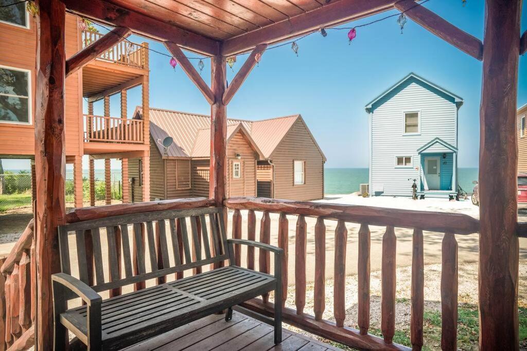 Charming Lakeview Cabin Near Geneva-On-The-Lake! Ashtabula Exteriér fotografie