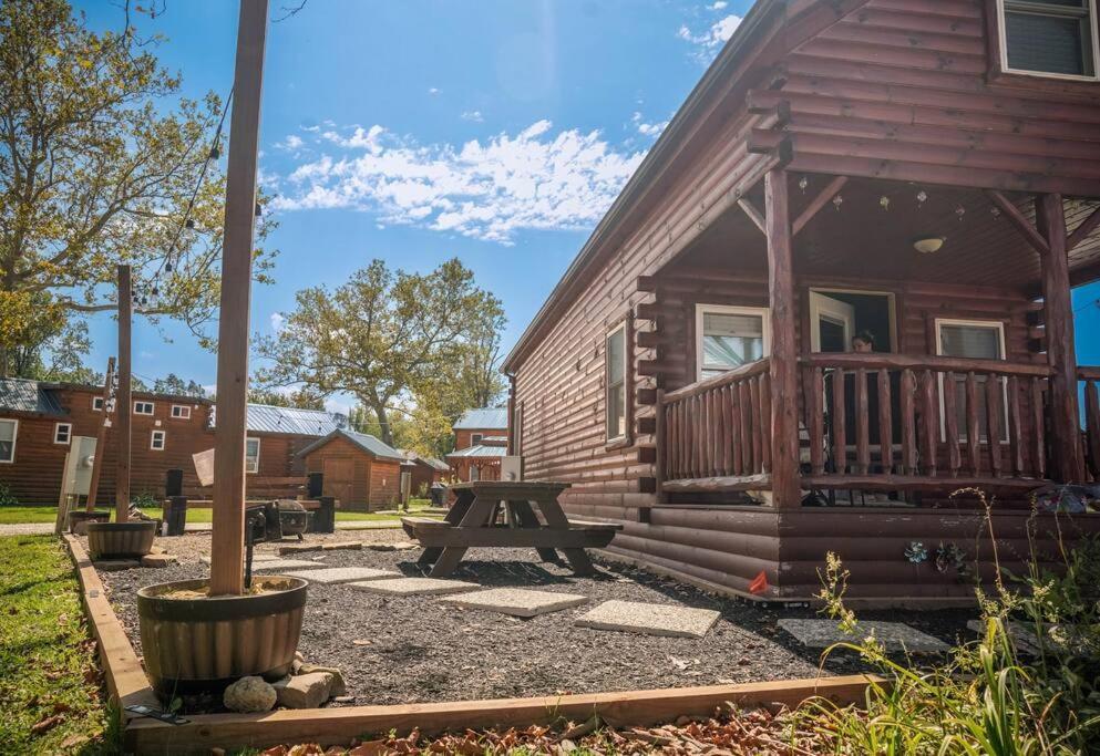 Charming Lakeview Cabin Near Geneva-On-The-Lake! Ashtabula Exteriér fotografie