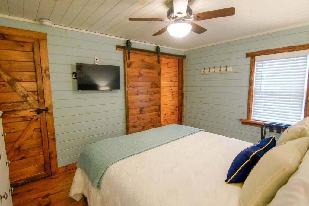 Charming Lakeview Cabin Near Geneva-On-The-Lake! Ashtabula Exteriér fotografie