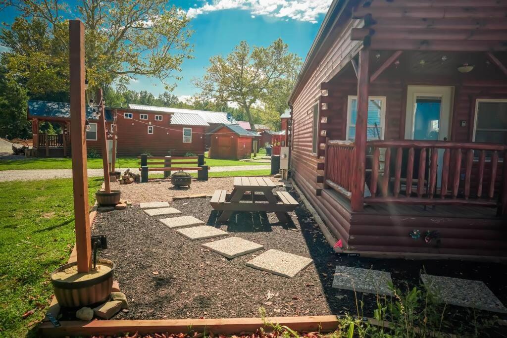 Charming Lakeview Cabin Near Geneva-On-The-Lake! Ashtabula Exteriér fotografie